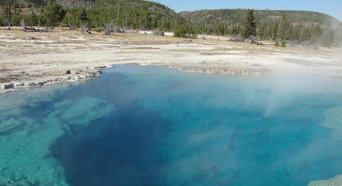 hot springs yellowstone